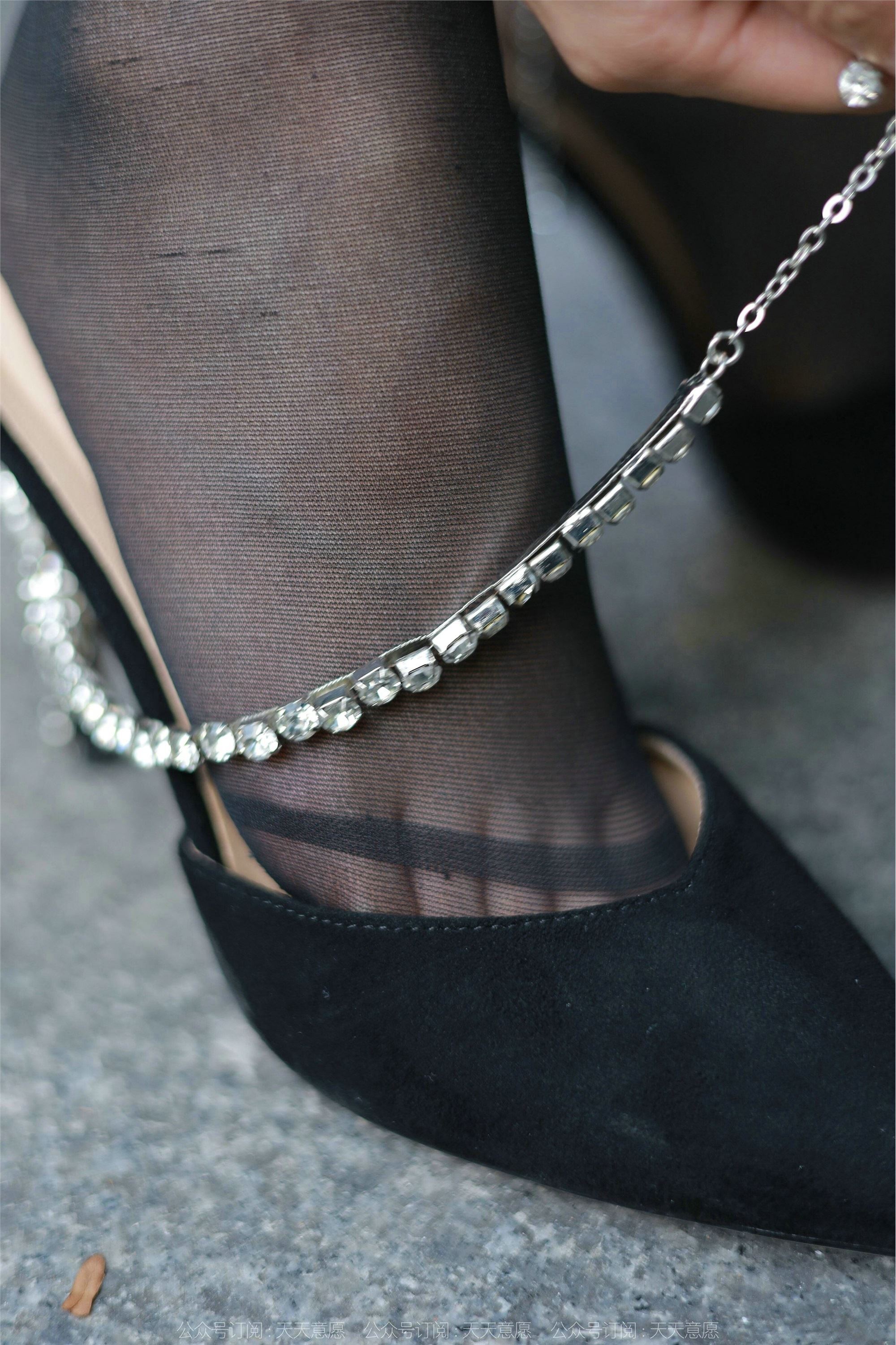 IESS异思趣向  2022.02.11 丝享家1002：婉萍《性感OL窄裙》